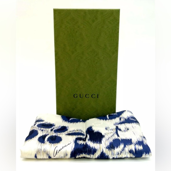 Scarf Sale - Gucci Floral Pattern Navy and White Silk Scarf - Picture 1 of 12